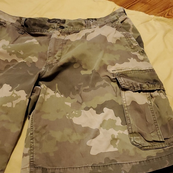 Old Navy Camouflage Green Cargo shorts - Picture 14 of 15